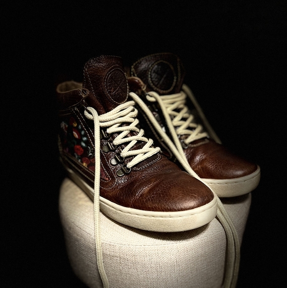 Boots - Picture 10 of 10